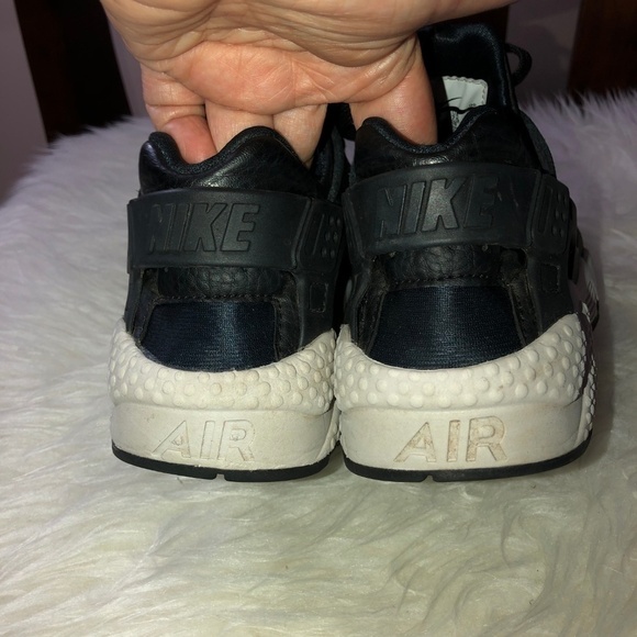 NIKE Air Huarache Run PRM Paisley Black Embossed Leather Sneaker Shoes - Picture 6 of 11